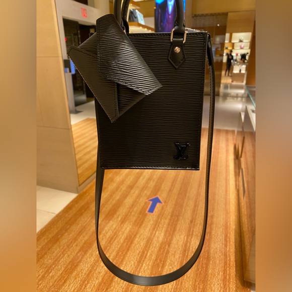 Louis Vuitton Petit Sac Plat Noir Epi - Picture 6 of 7